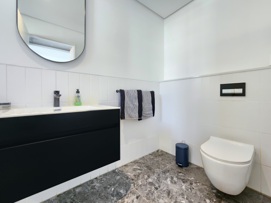 2 Bedroom Property for Sale in Sea Point Western Cape